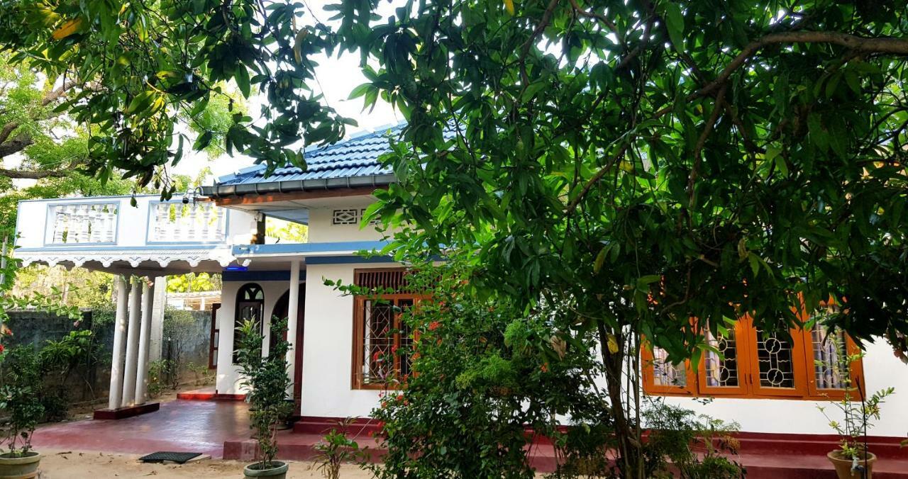 Breeze Guest House Trincomalee Exterior photo