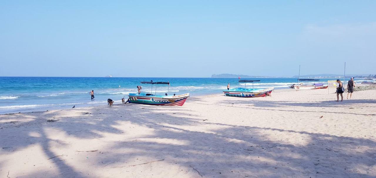Breeze Guest House Trincomalee Exterior photo