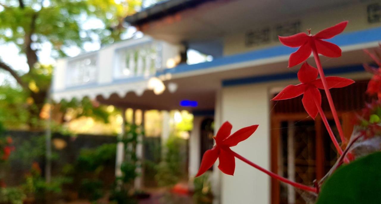 Breeze Guest House Trincomalee Exterior photo